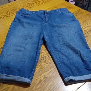 GLORIA VANDERBILT Jeans Womens 12 AMANDA CAPRI ?? Denim Spring Summer Used Beach